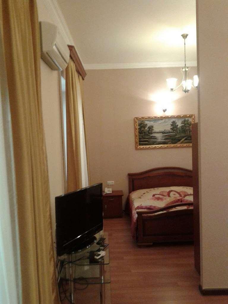 Capital Hotel Yerevan Room photo